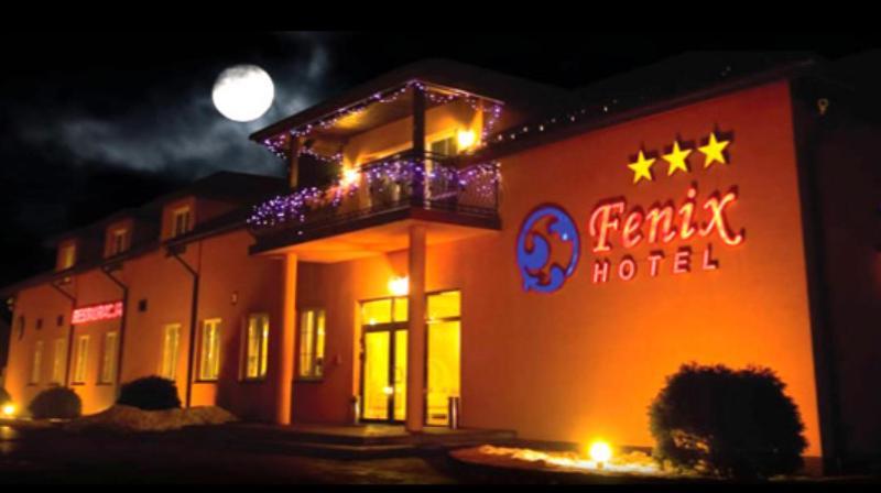 Fenix - Hotel I Restauracja Тшебовнісько Екстер'єр фото